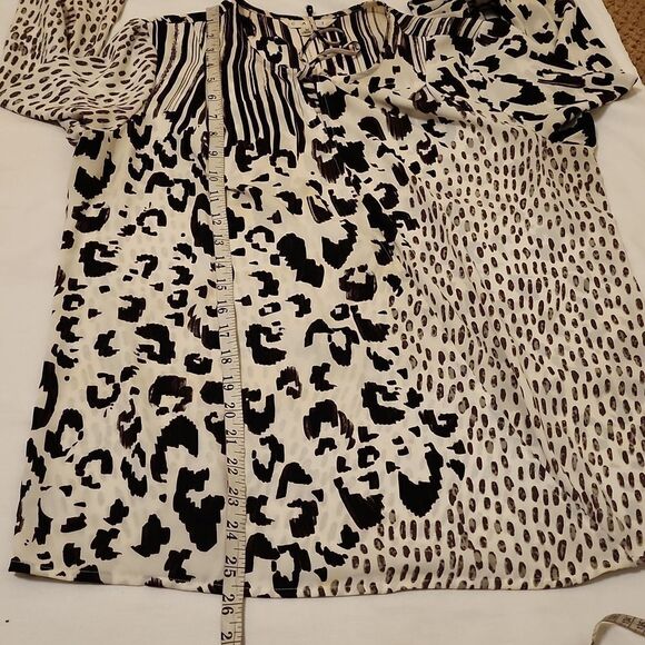 CAbi 590 Wrap Mixed Animal Print Blouse size medium - Picture 6 of 9